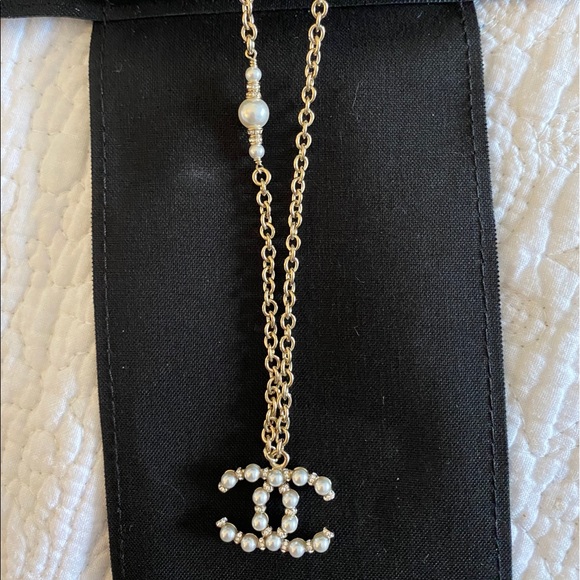 ‼️SOLD‼️Chanel NWT Crystal and Pearl CC Necklace G - Picture 2 of 10